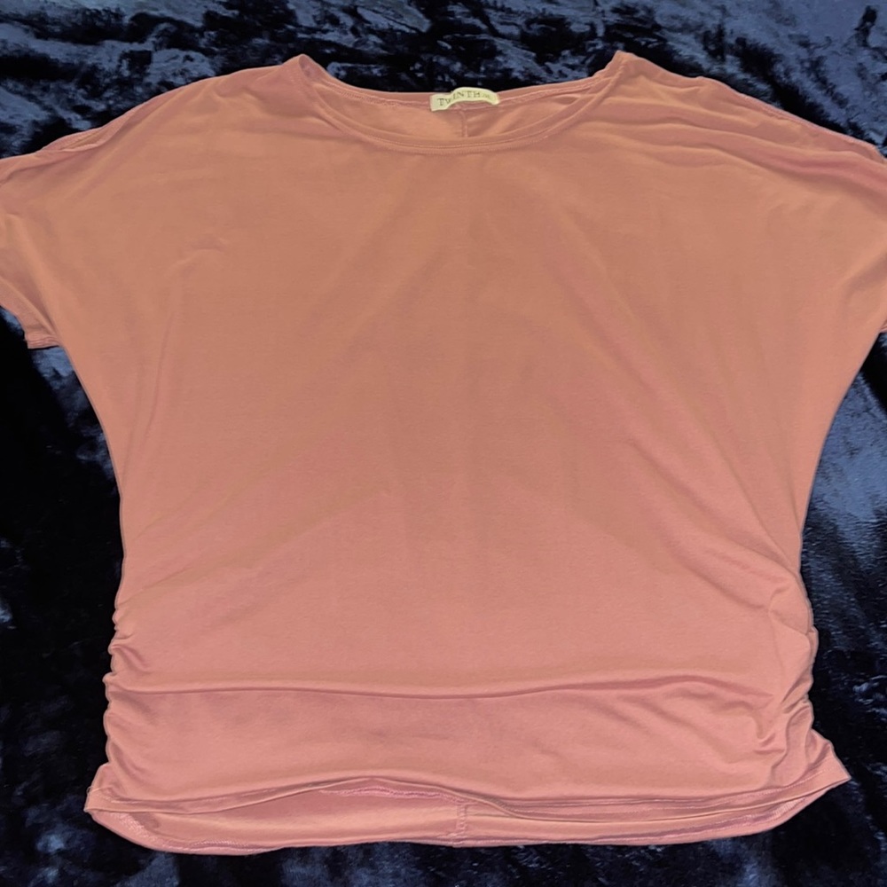 Twinth 2XL Cold Shoulder Top, light purple.